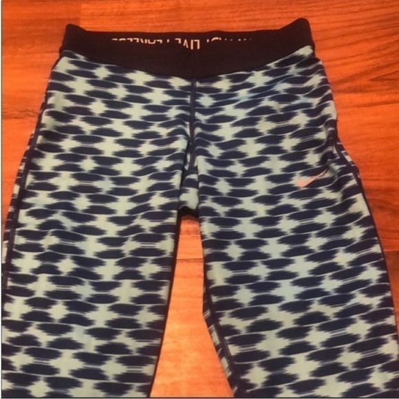 Nike Dri-Fit Size XS Running Sporty Athletic Activewear Leggings - Picture 4 of 10